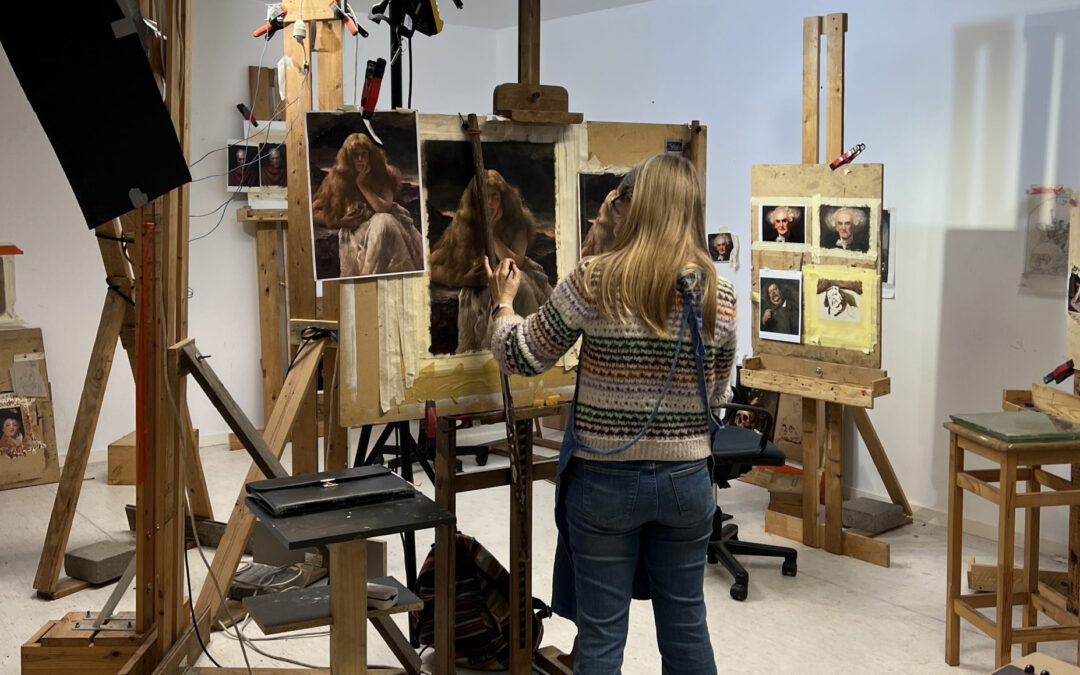 Tekenen en schilderen in atelier de studio